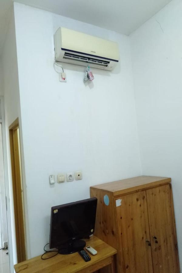 Spot On 90538 Wisma Dewi Syariah Джакарта Экстерьер фото